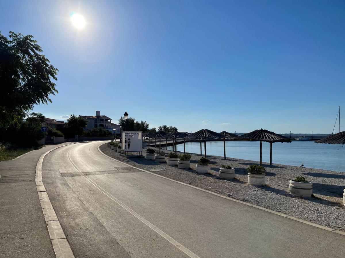 Apartments Villa Engeli Vir Kültér fotó