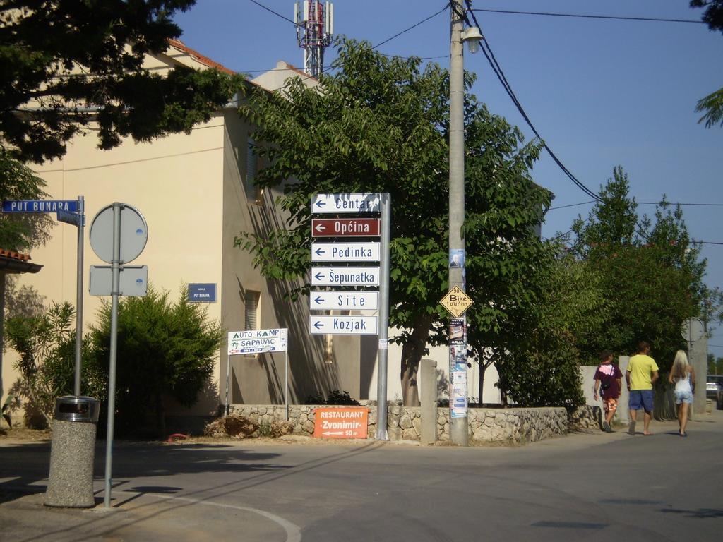 Apartments Villa Engeli Vir Kültér fotó
