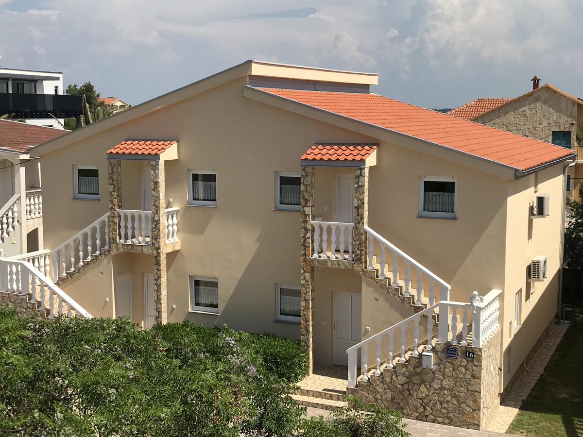 Apartments Villa Engeli Vir Kültér fotó