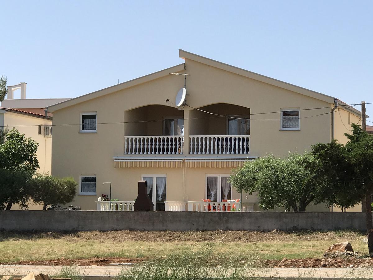 Apartments Villa Engeli Vir Kültér fotó