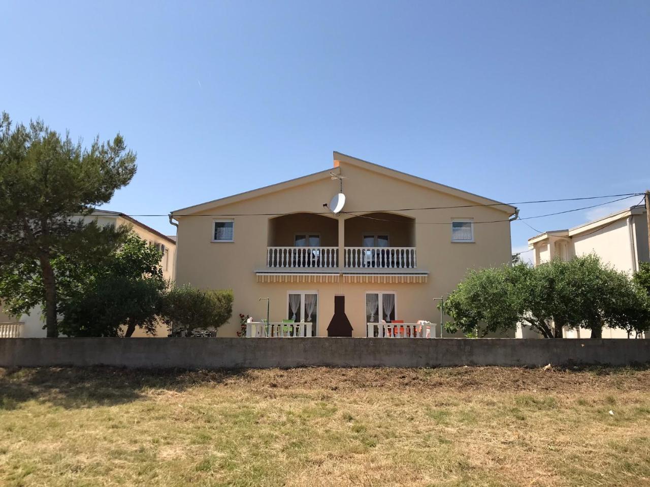 Apartments Villa Engeli Vir Kültér fotó