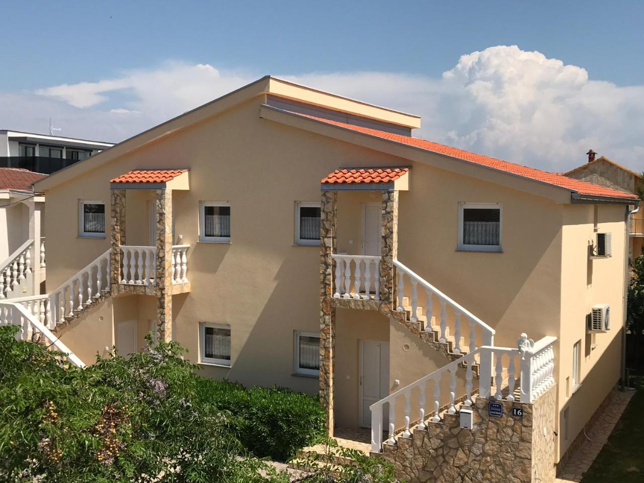 Apartments Villa Engeli Vir Kültér fotó